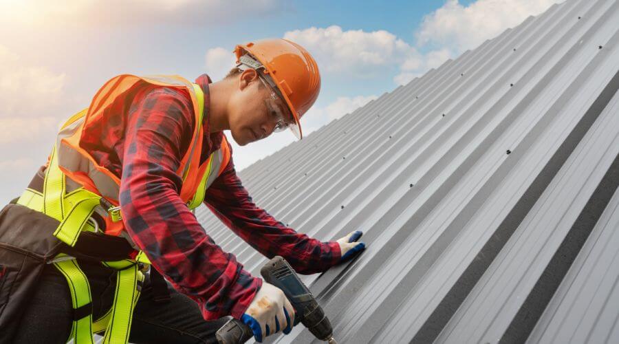 Professional gutter cleaning in Princeville, IL